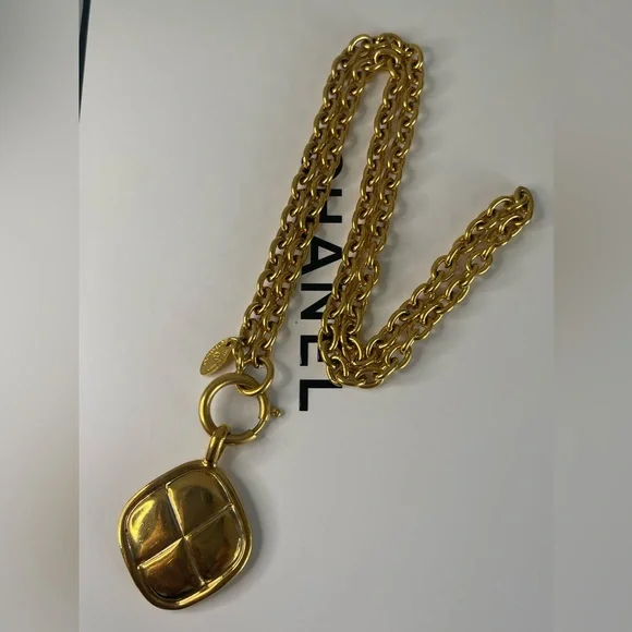 Chanel Necklace - Picture 5 of 9